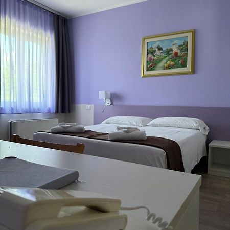 Albergo Trattoria Italia Дезенцано-дель-Гарда Екстер'єр фото