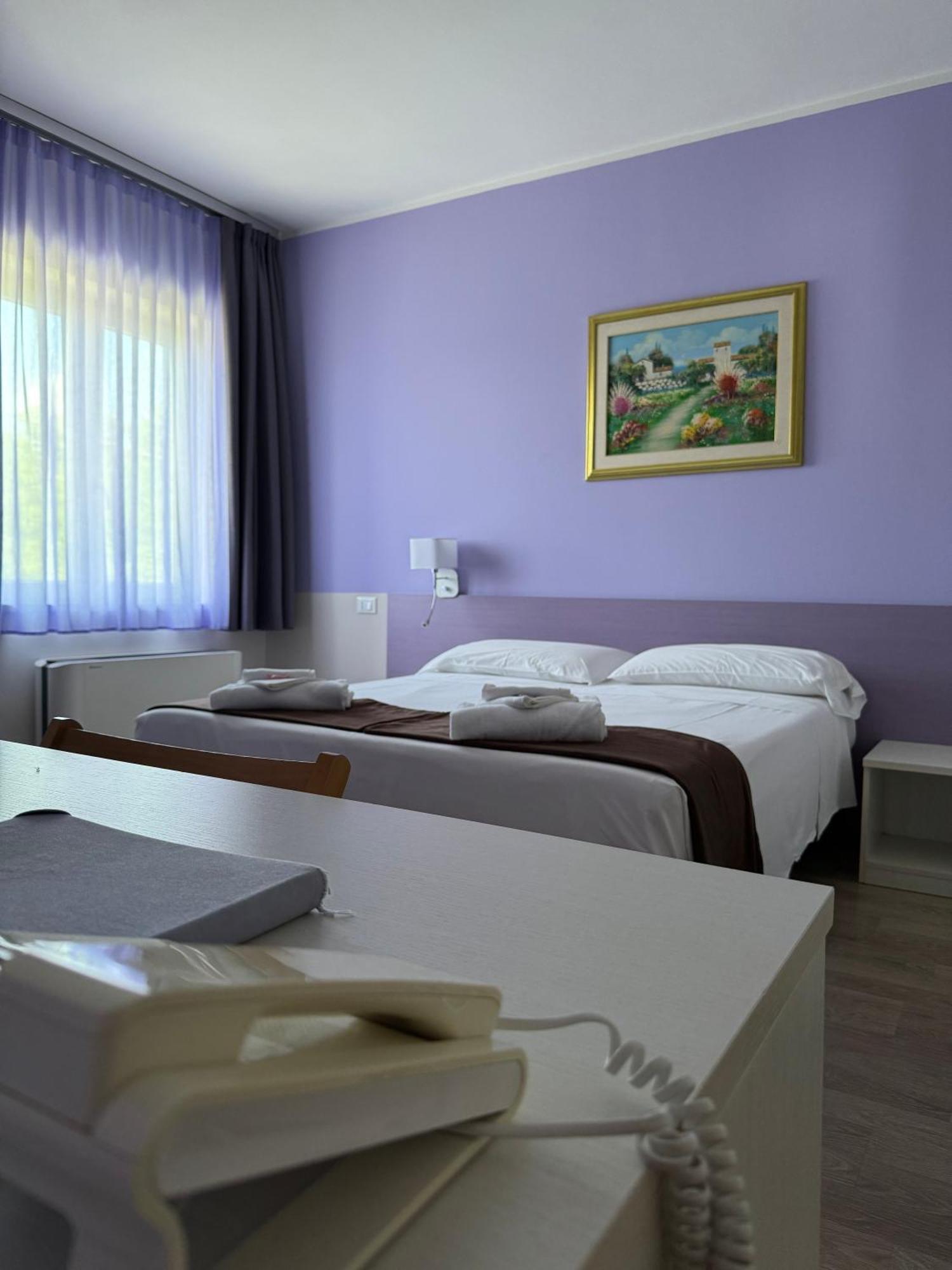 Albergo Trattoria Italia Дезенцано-дель-Гарда Екстер'єр фото